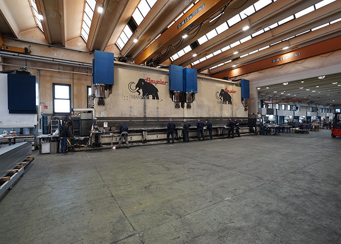 Pressopiegatura di grandi dimensioni