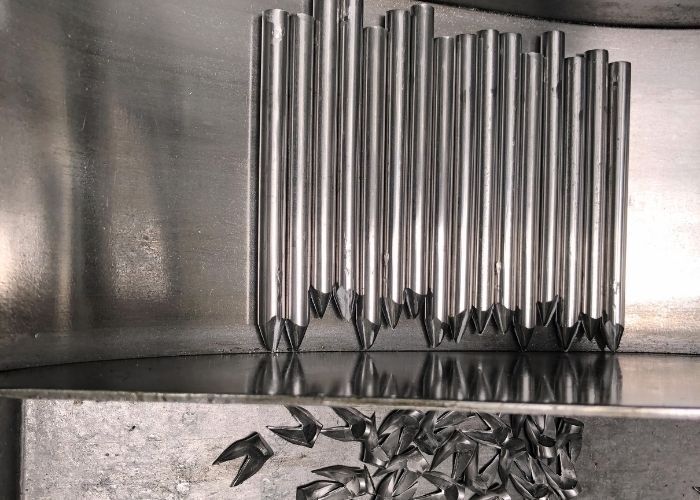 Stampaggio filo metallico